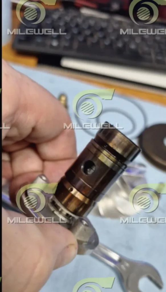 Heavy wear and scoring on turbo journal bearing due to lack of lubrication