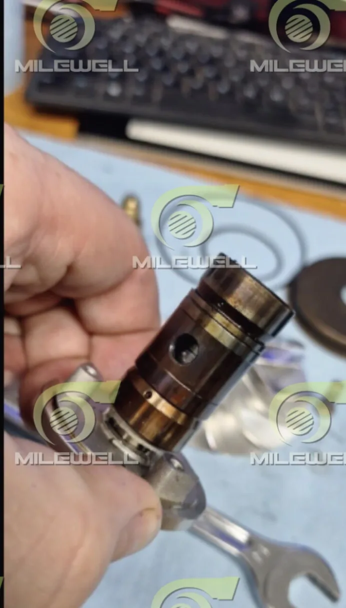 Heavy wear and scoring on turbo journal bearing due to lack of lubrication